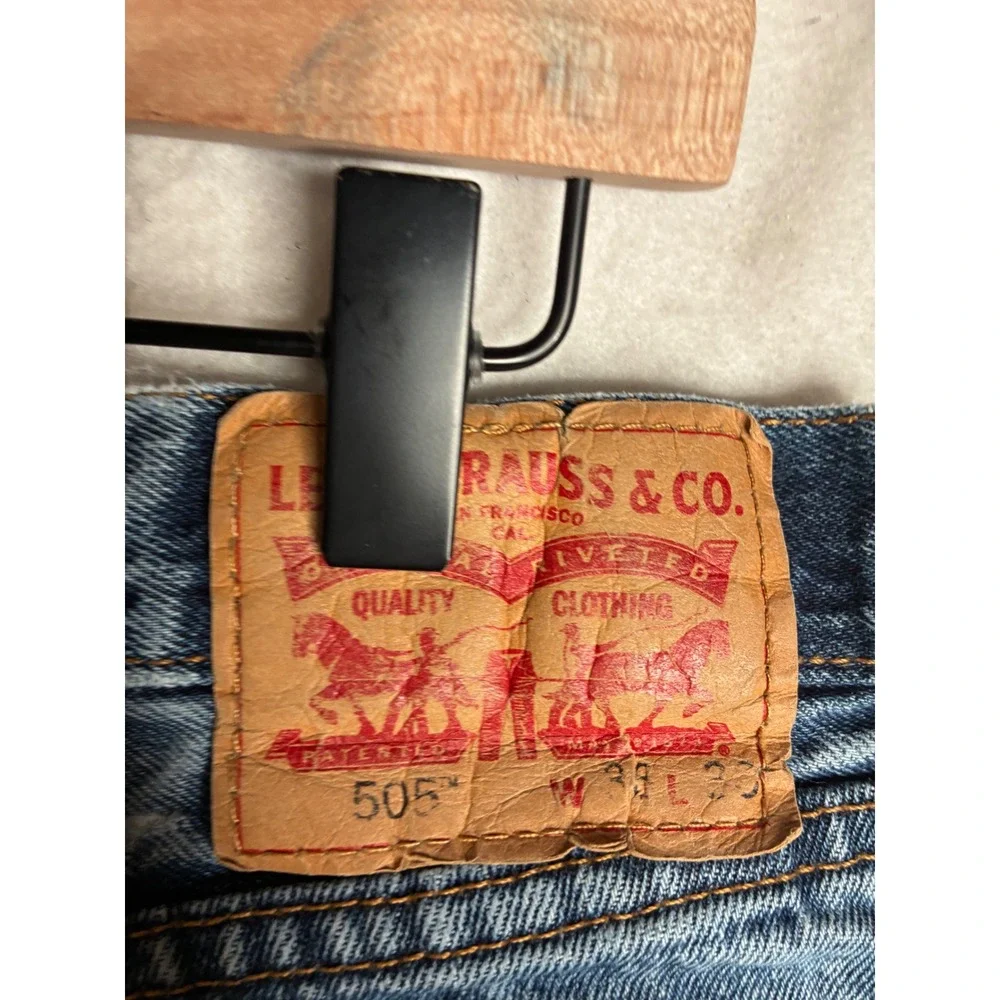 Levis 505 Regular Fit Straight Leg Jeans Mens 34x35 Blue Denim Distressed A09178